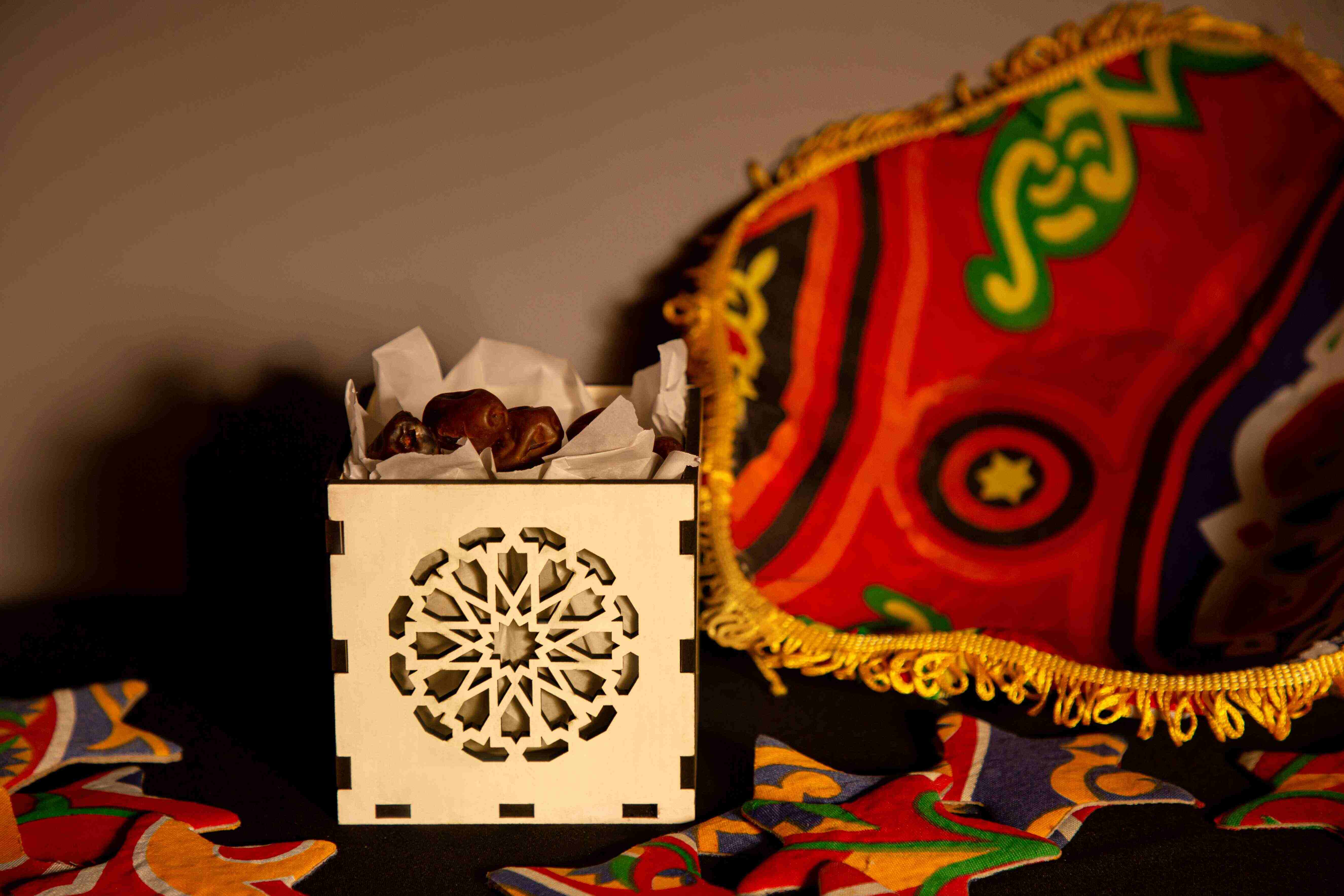 Decorative Centerpiece يامالك الملك 3