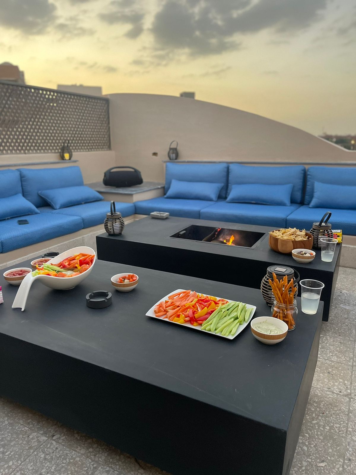 ASMNT Concrete Fire pit/Coffee Table 0