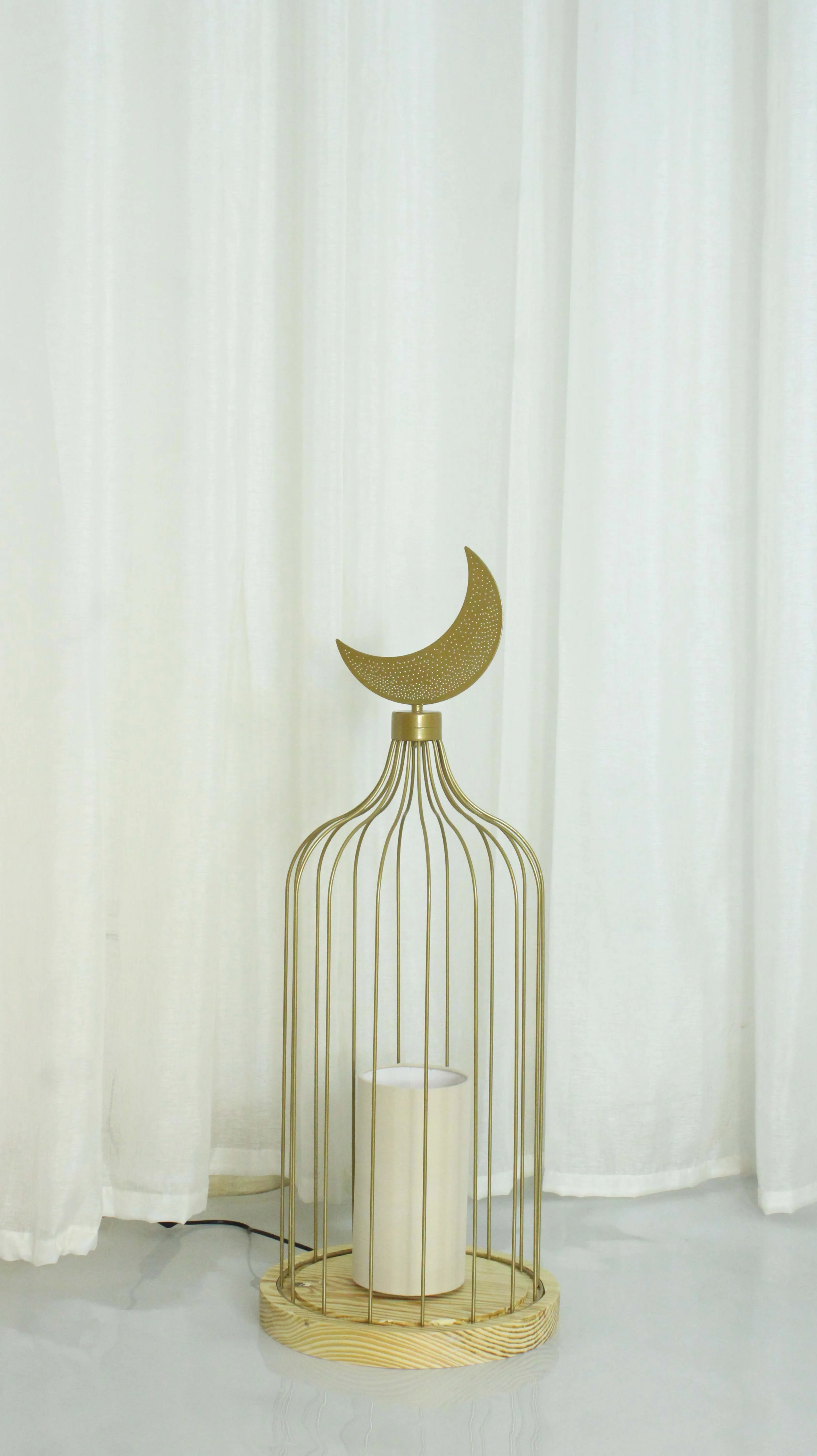 Floor Lamp - Gold & Wooden 0