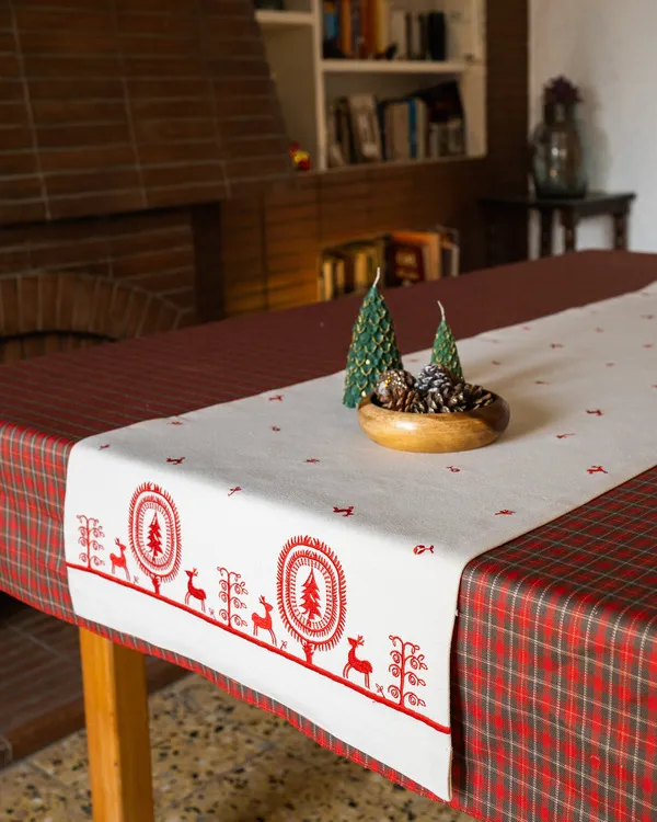 Deer Garden Table Runner 1