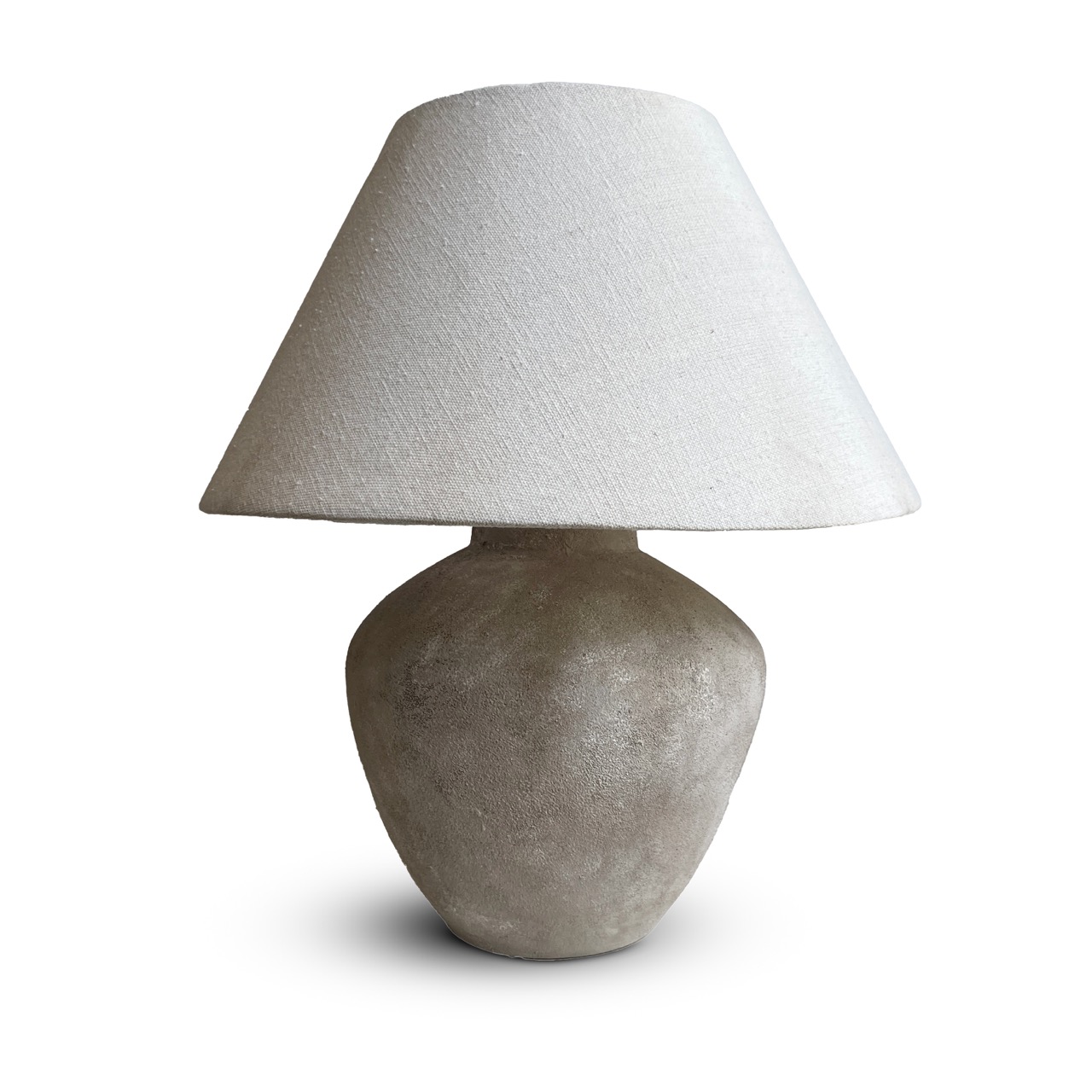 Antiqued table lamp in greige 0