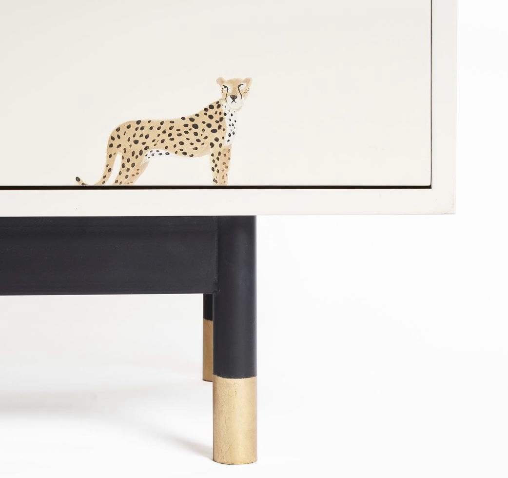 Cheetah Two Door Sideboard - Oak With Gold Trims 3
