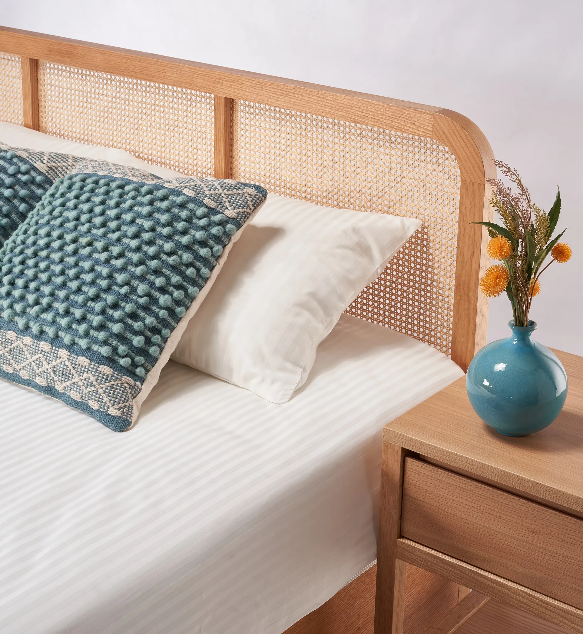 Retro Cane Bed With Chamfered Edges 4