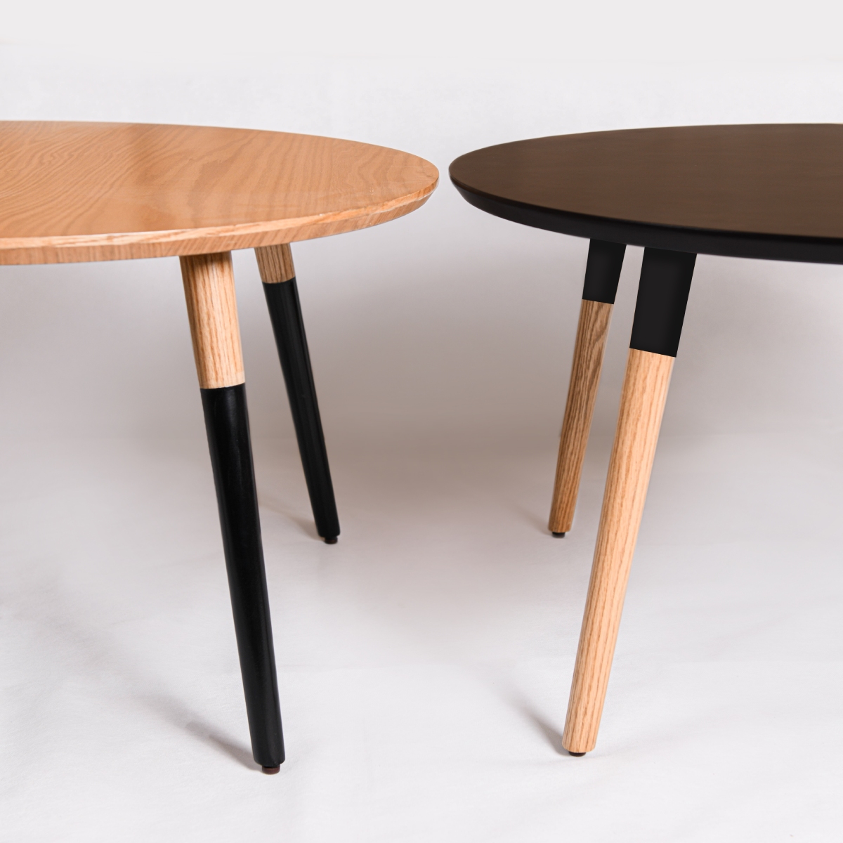 Basic Oak Coffee Table With Colored Legs - Round Shape 1