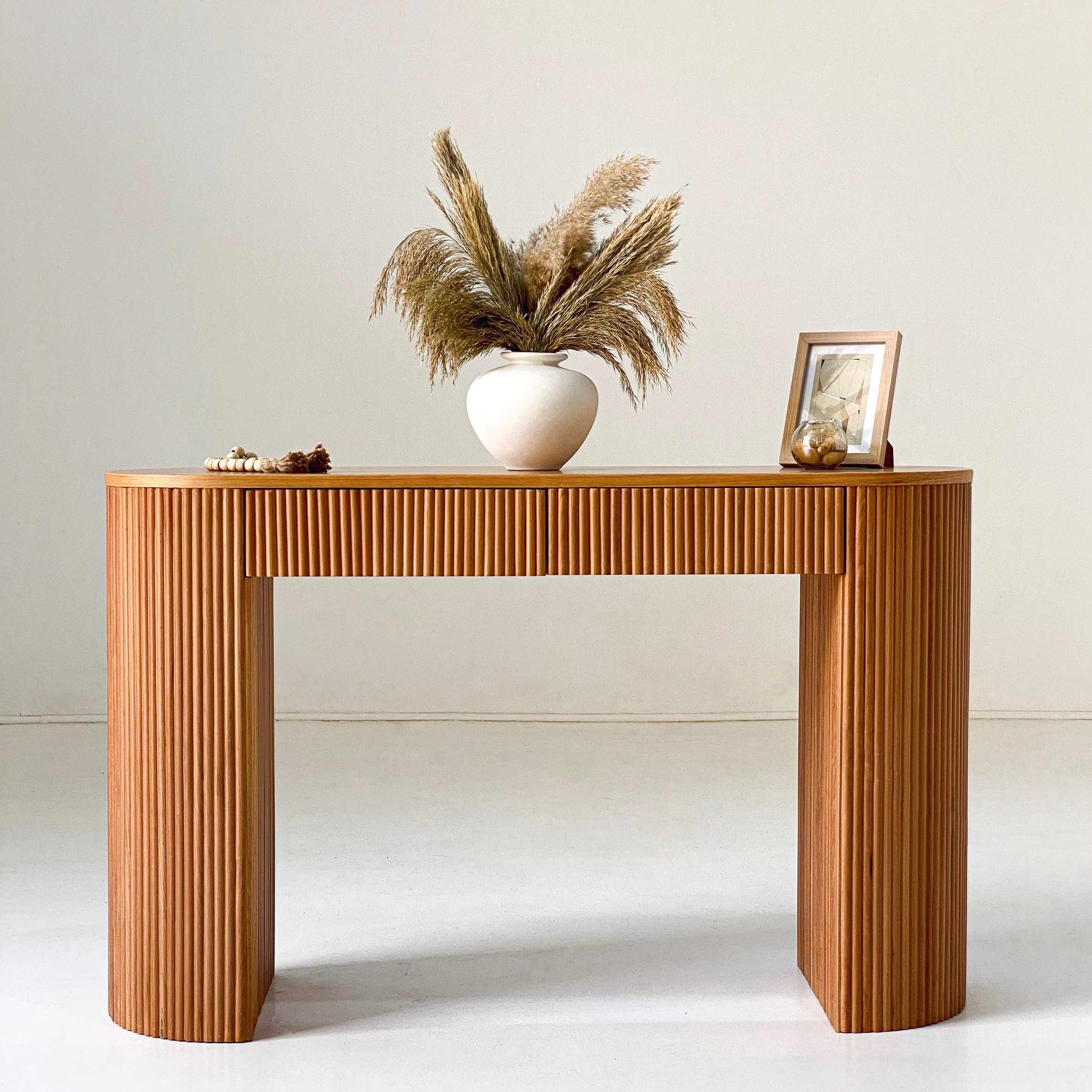 Fluted Console 0