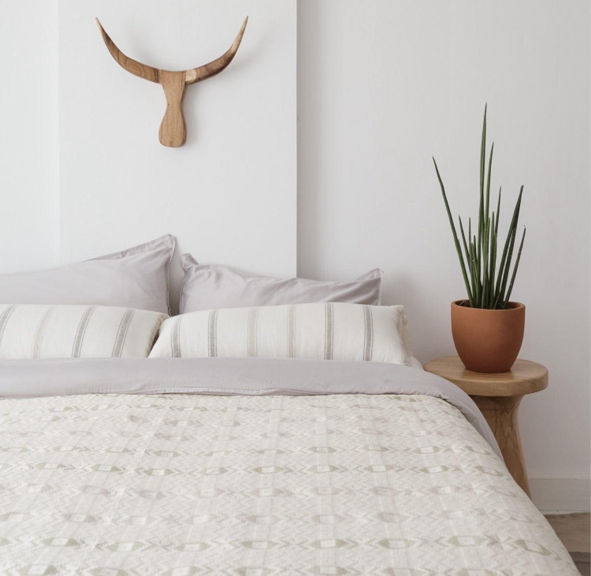 Brackets Bed Cover 2