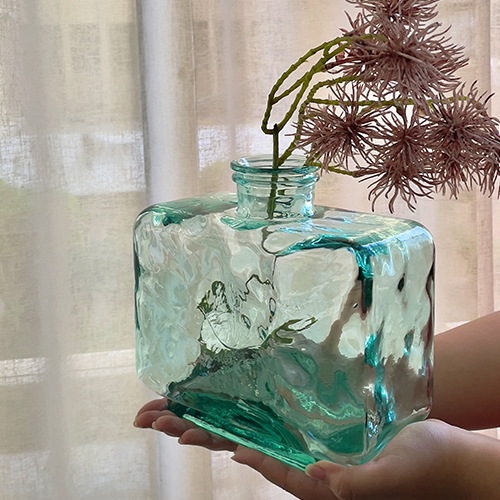 Lilly Vase 0