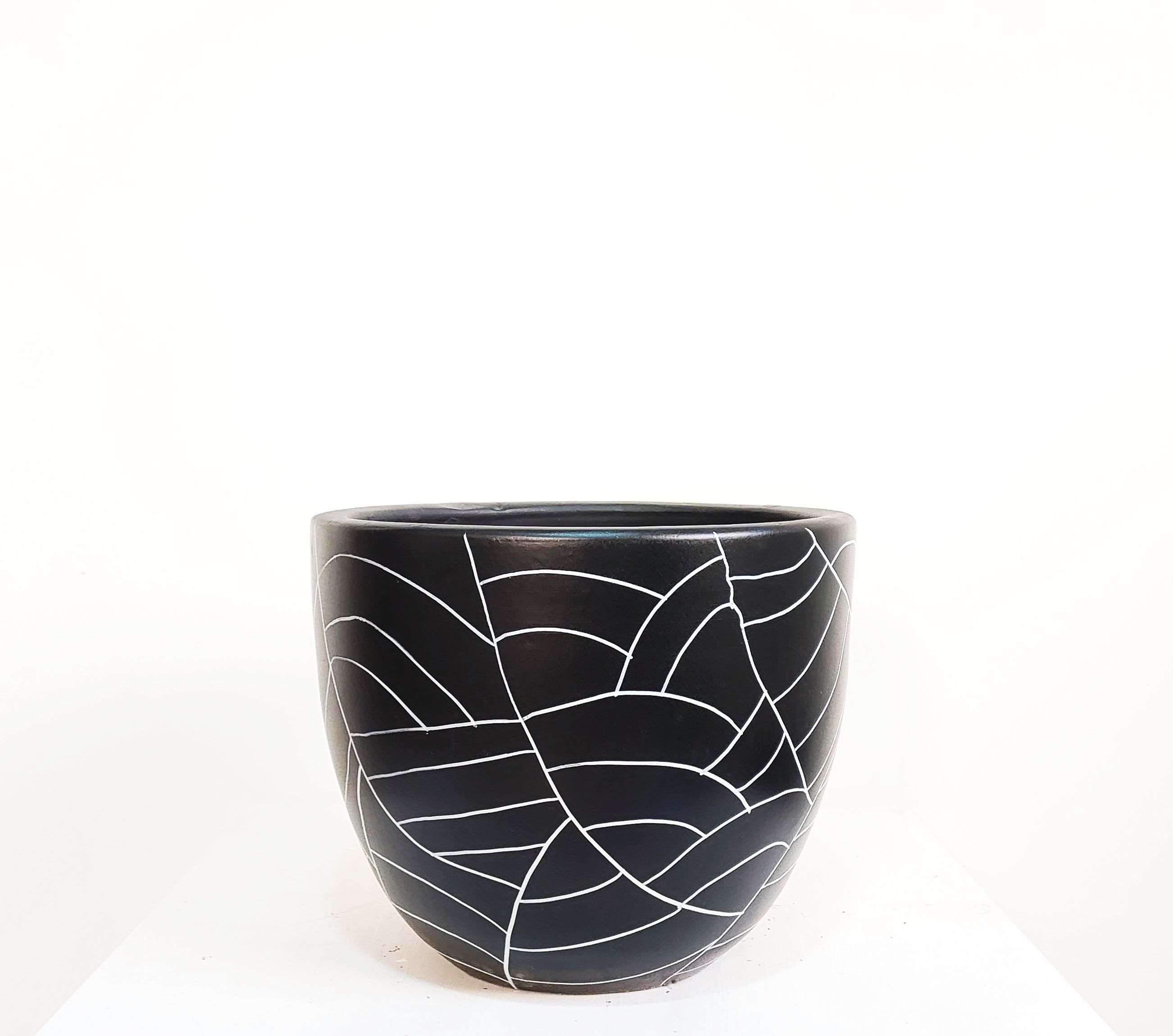 Black Leaf Plant Pot 0
