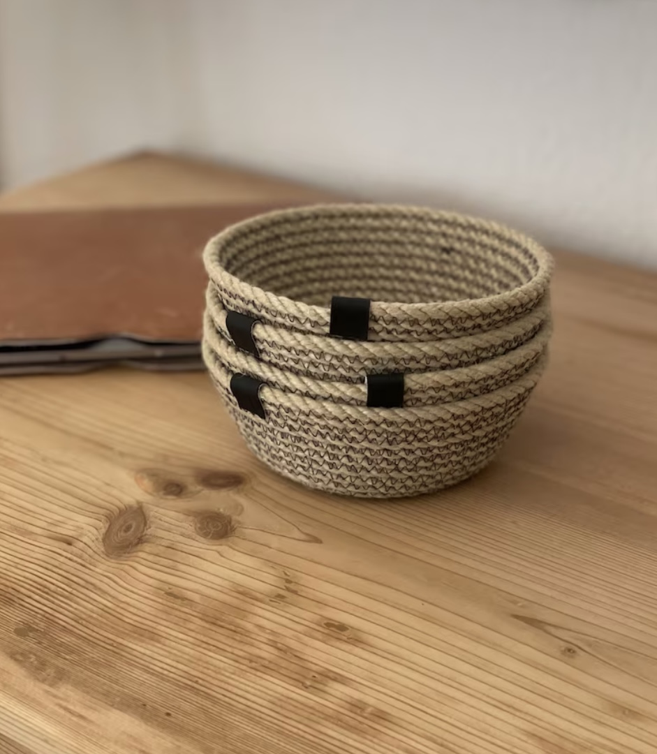 Handmade set of 4 woven jute bawl 0