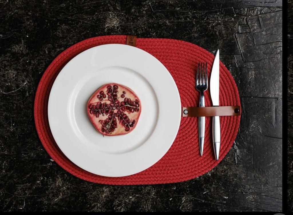 Handmade Woven Oval red Placemat 0