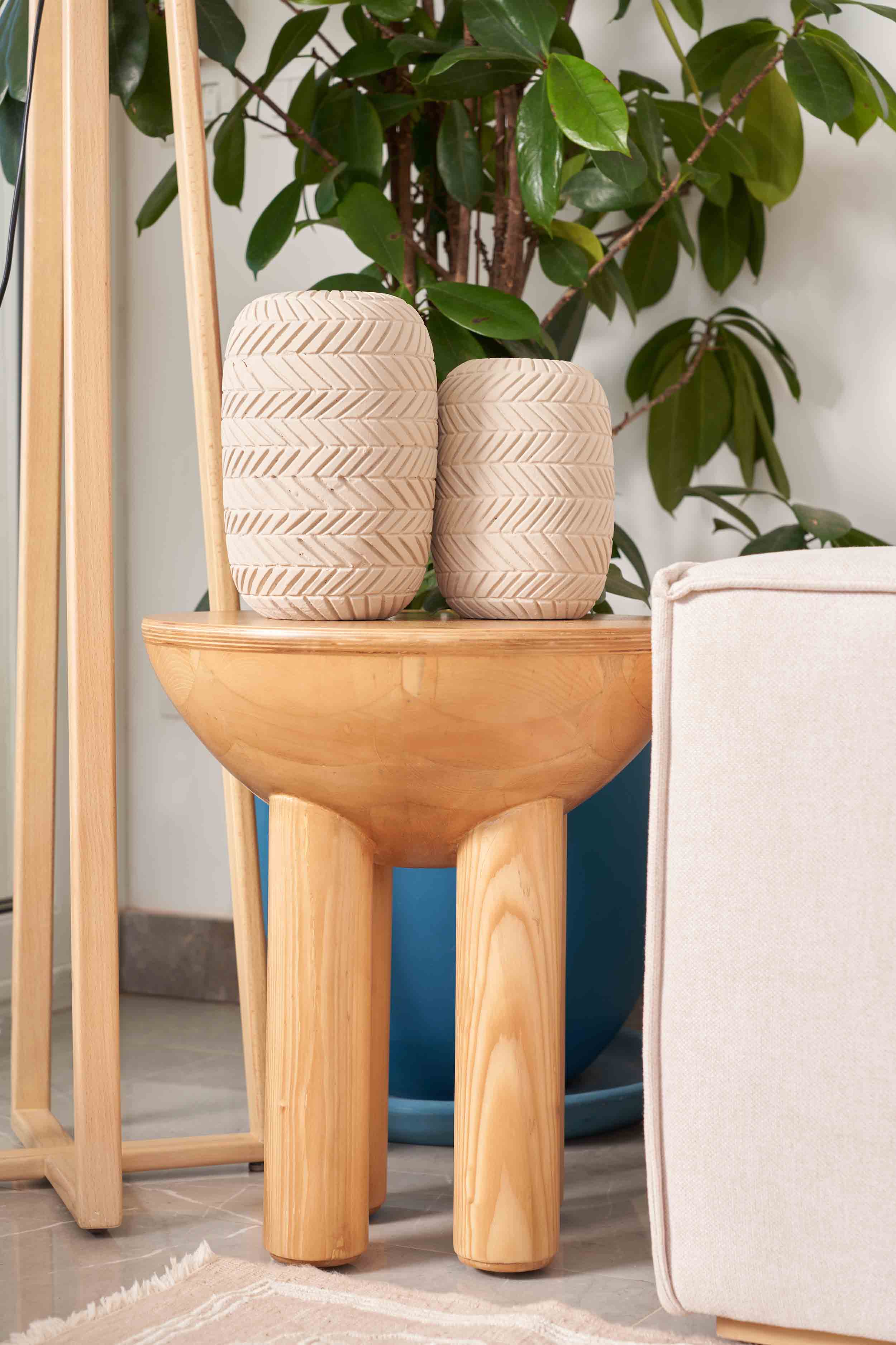 Theo Side Table – Crafted from Solid Oak Wood 1