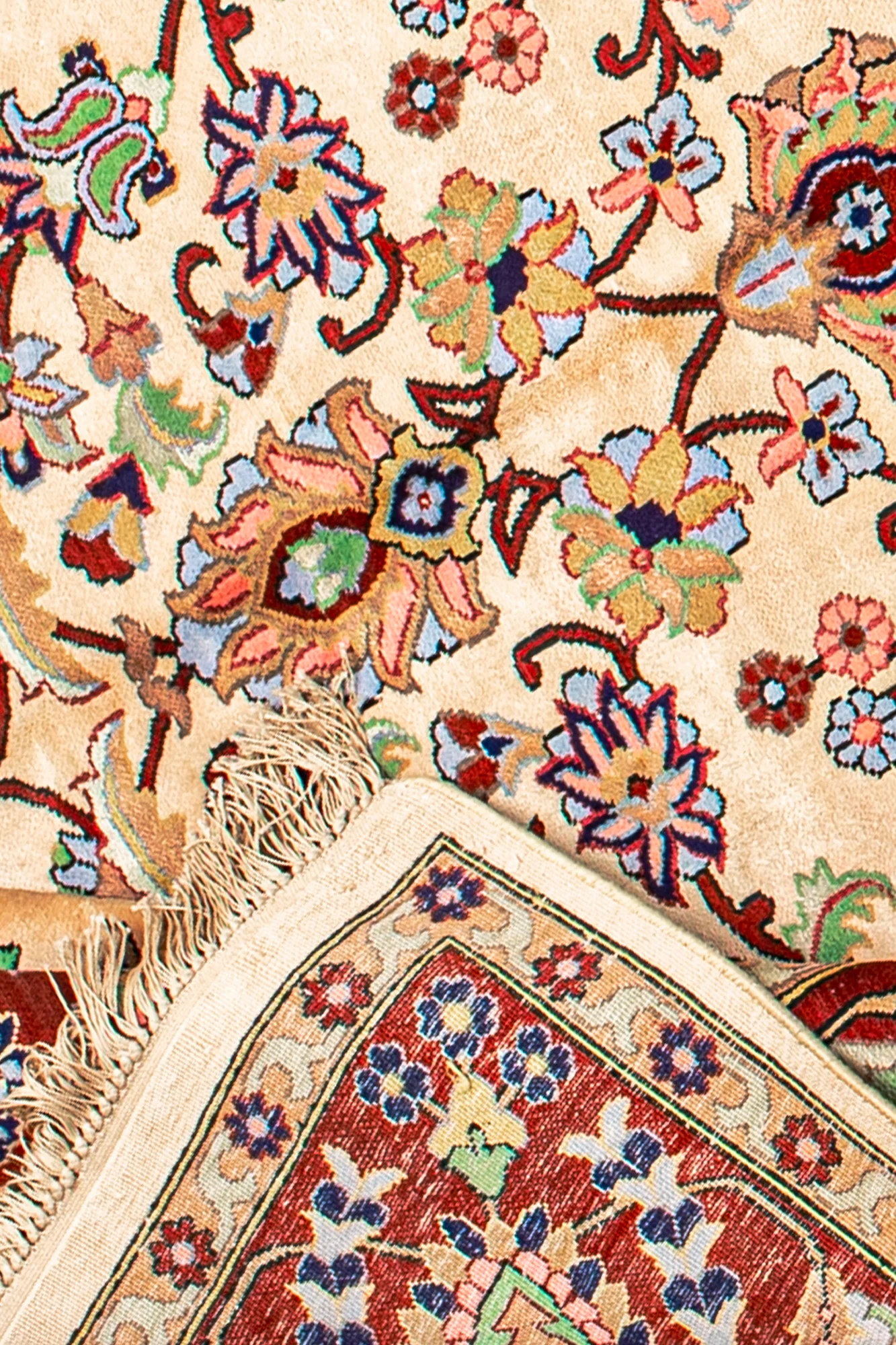 Handmade Silk Carpet – Timeless Craft and Luxurious Feel 1