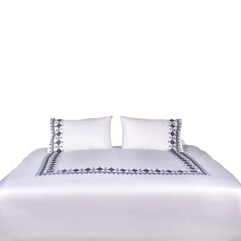 Siwa Dreams Embroidered Duvet Set in White Sateen 0