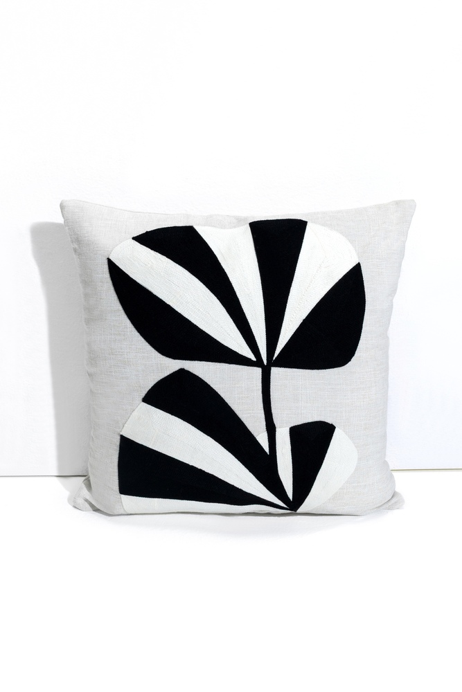 Botanica Cushion – Black & White Tufted Design 0