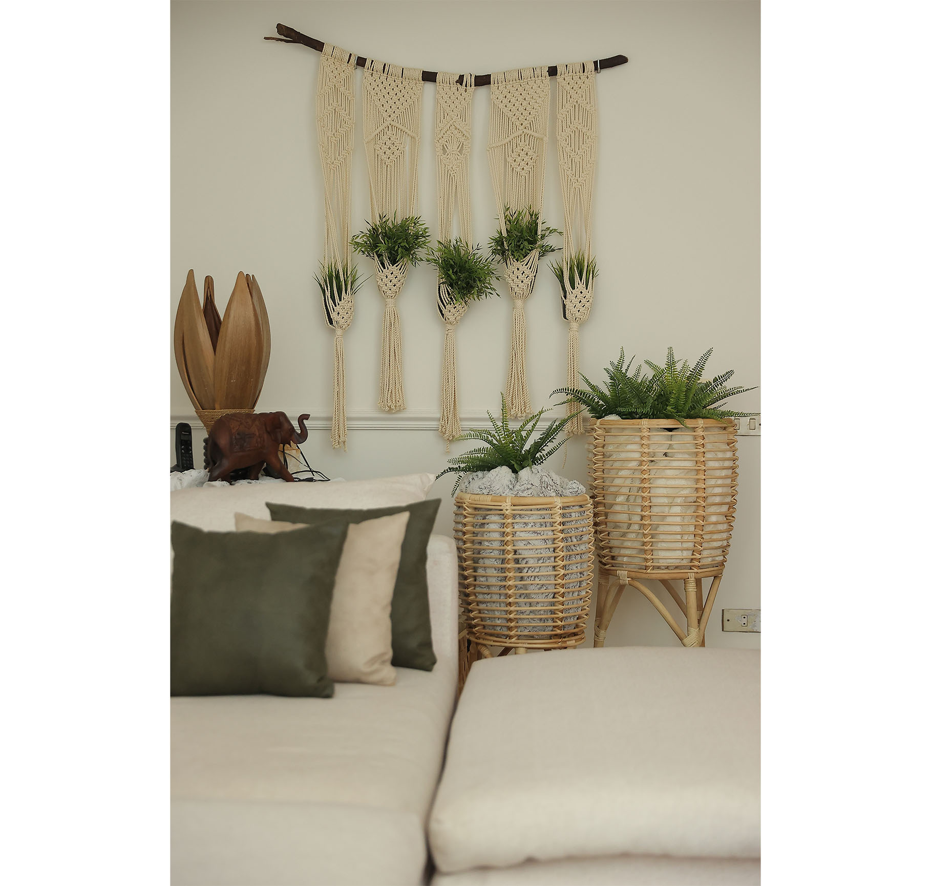 Curvo bamboo planter stand 3