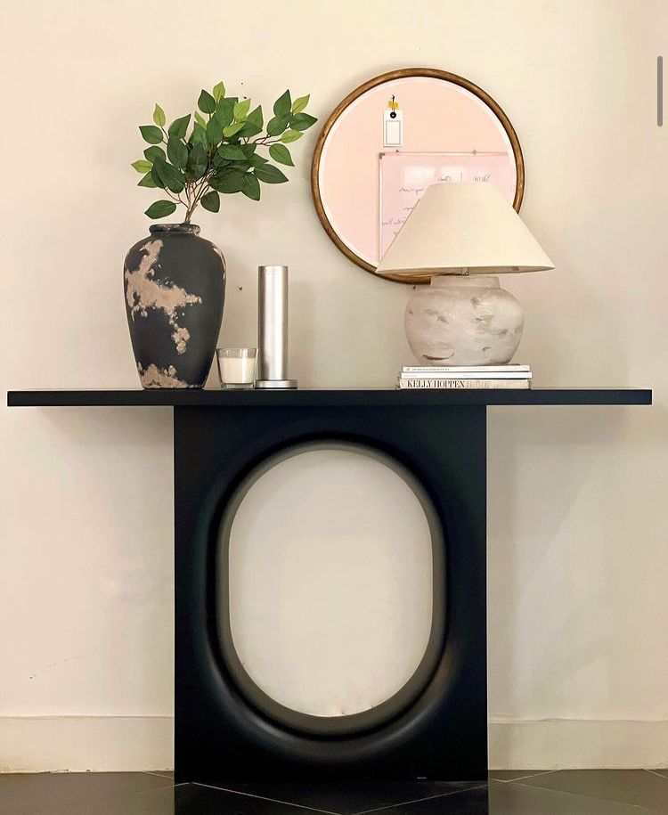 Black O Console 1