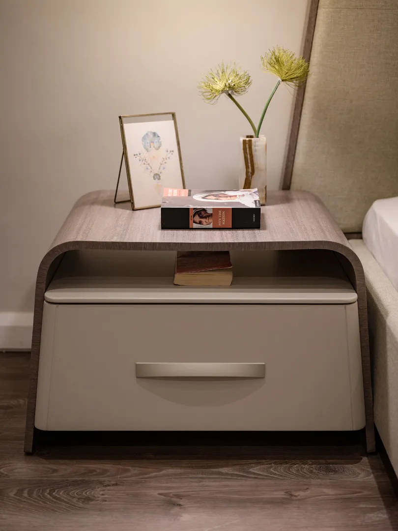 Alessa Night stand 0