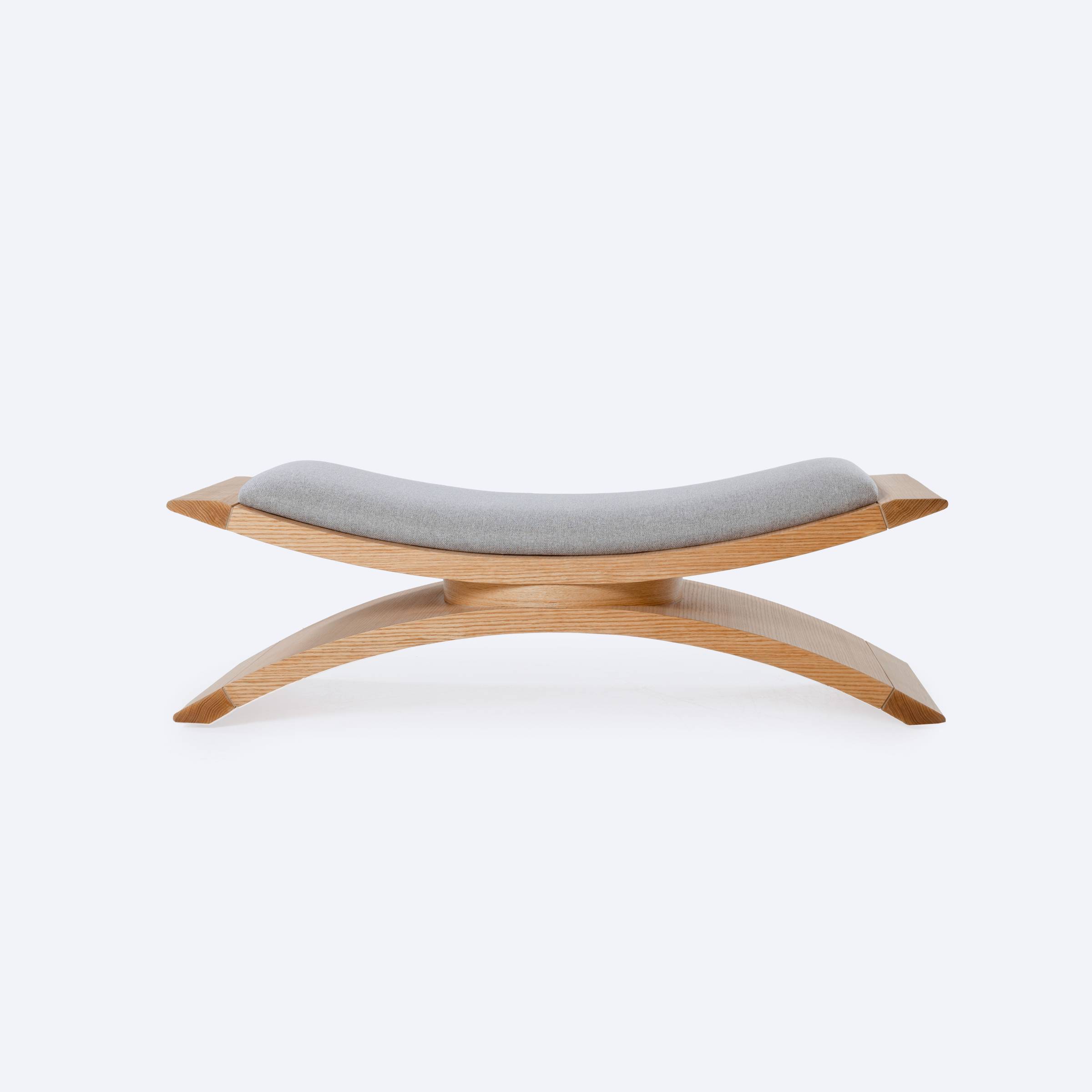 Cleo Banquette With Oak Wood And Plush Upholstery 1