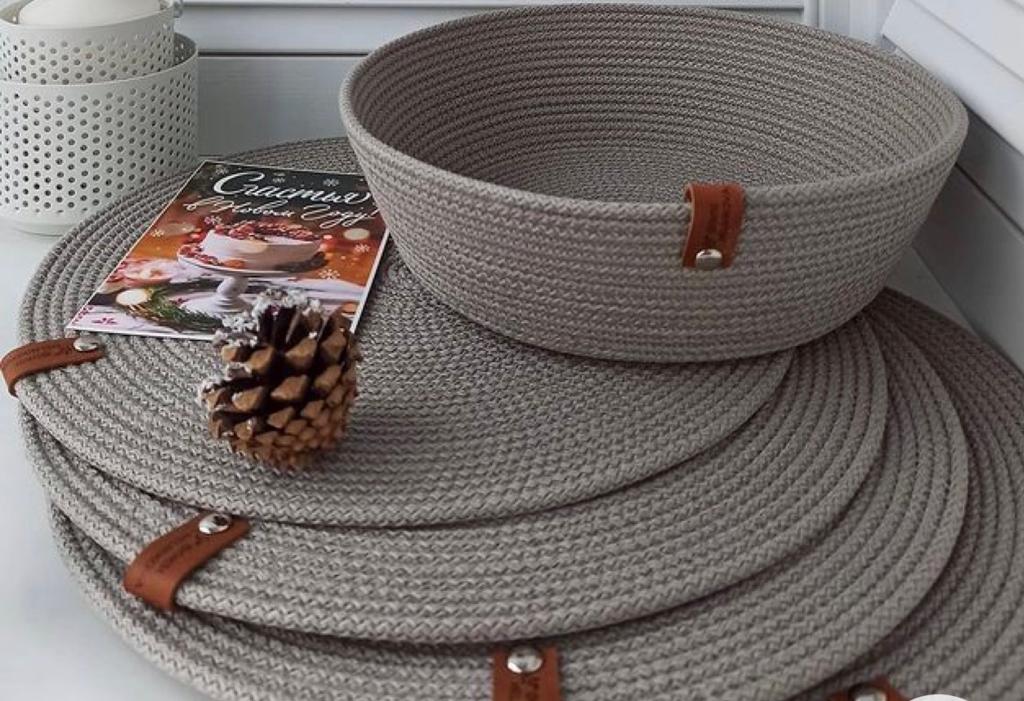 Set of 4 Woven Placemats & Woven Plate 0