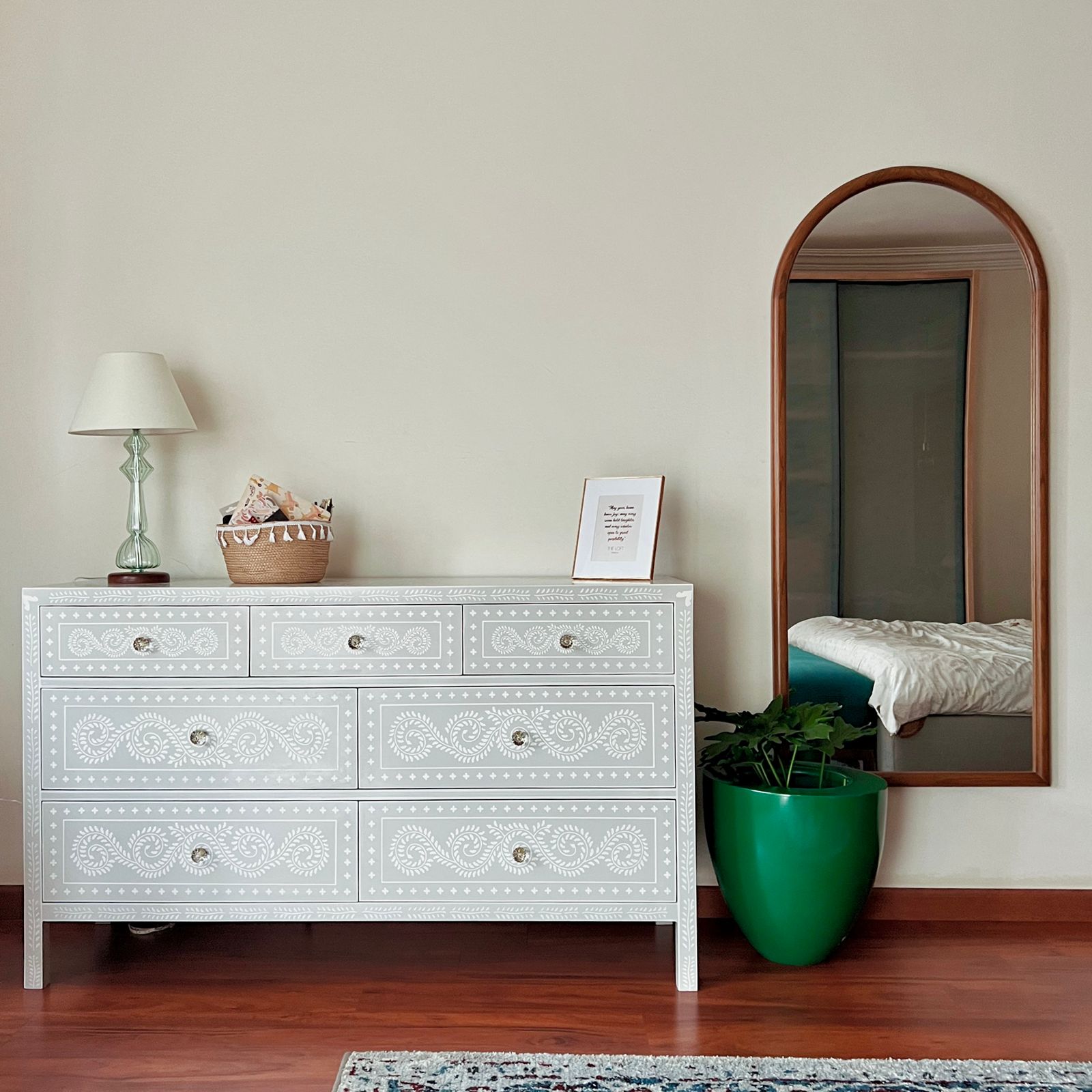 Grey Painted Chest of Drawers - 7 Drawers Of Two Sizes 1