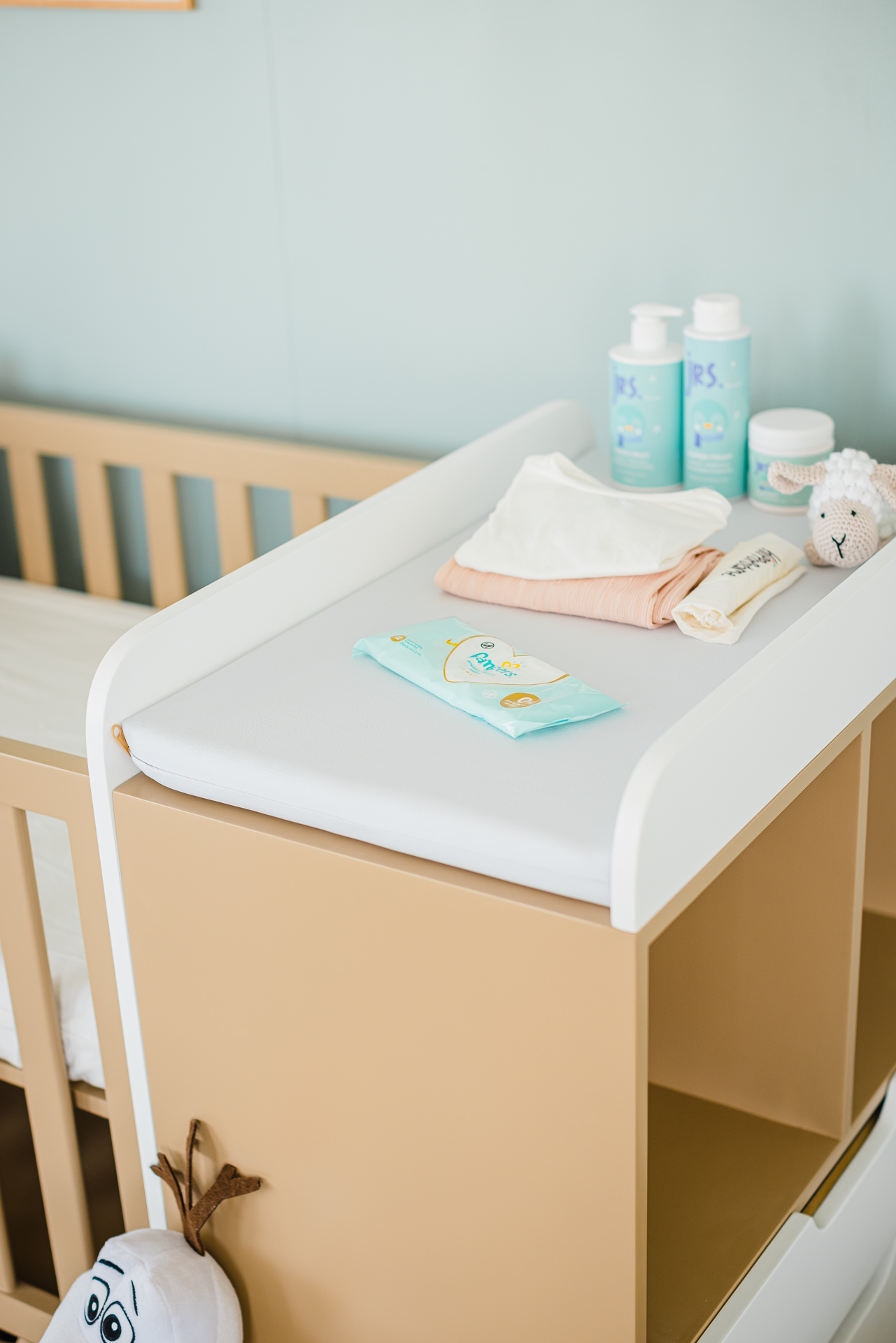 Almond Crib with Attached Changing Table 8