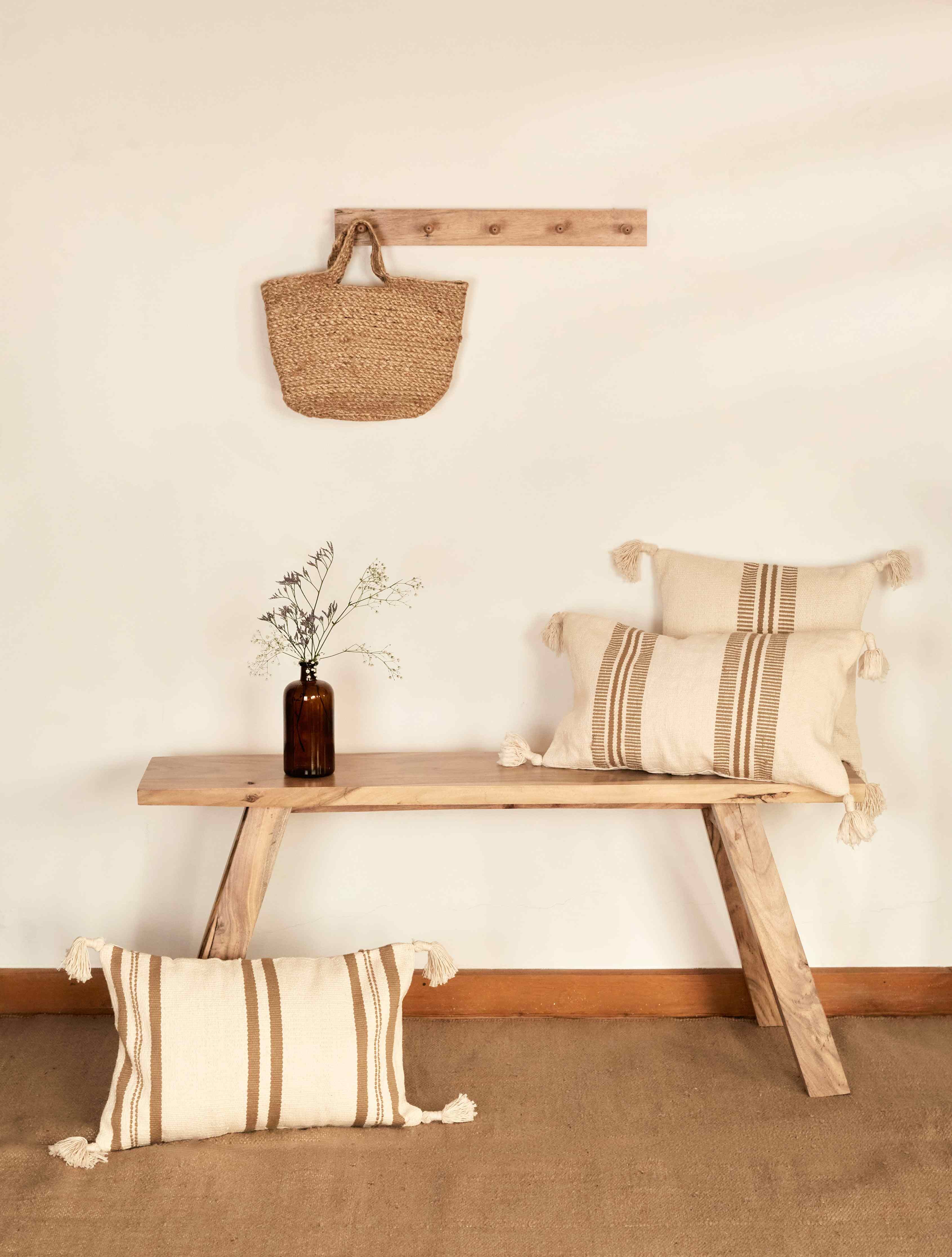 مقعد ميللير من خشب الأكاسيا مع علاقة