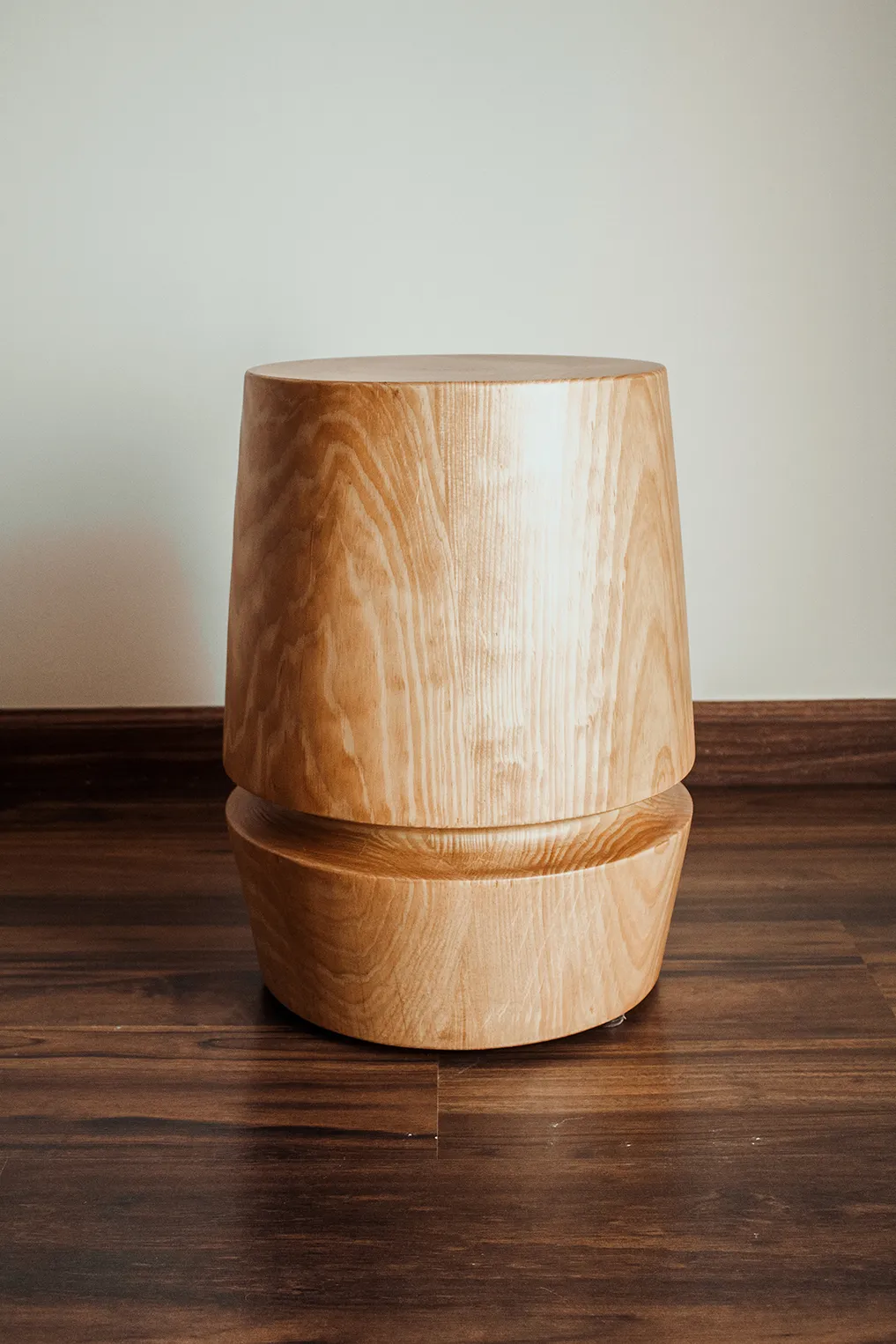 Moon Side Table - Sturdy Wooden Structure - Round Design 1