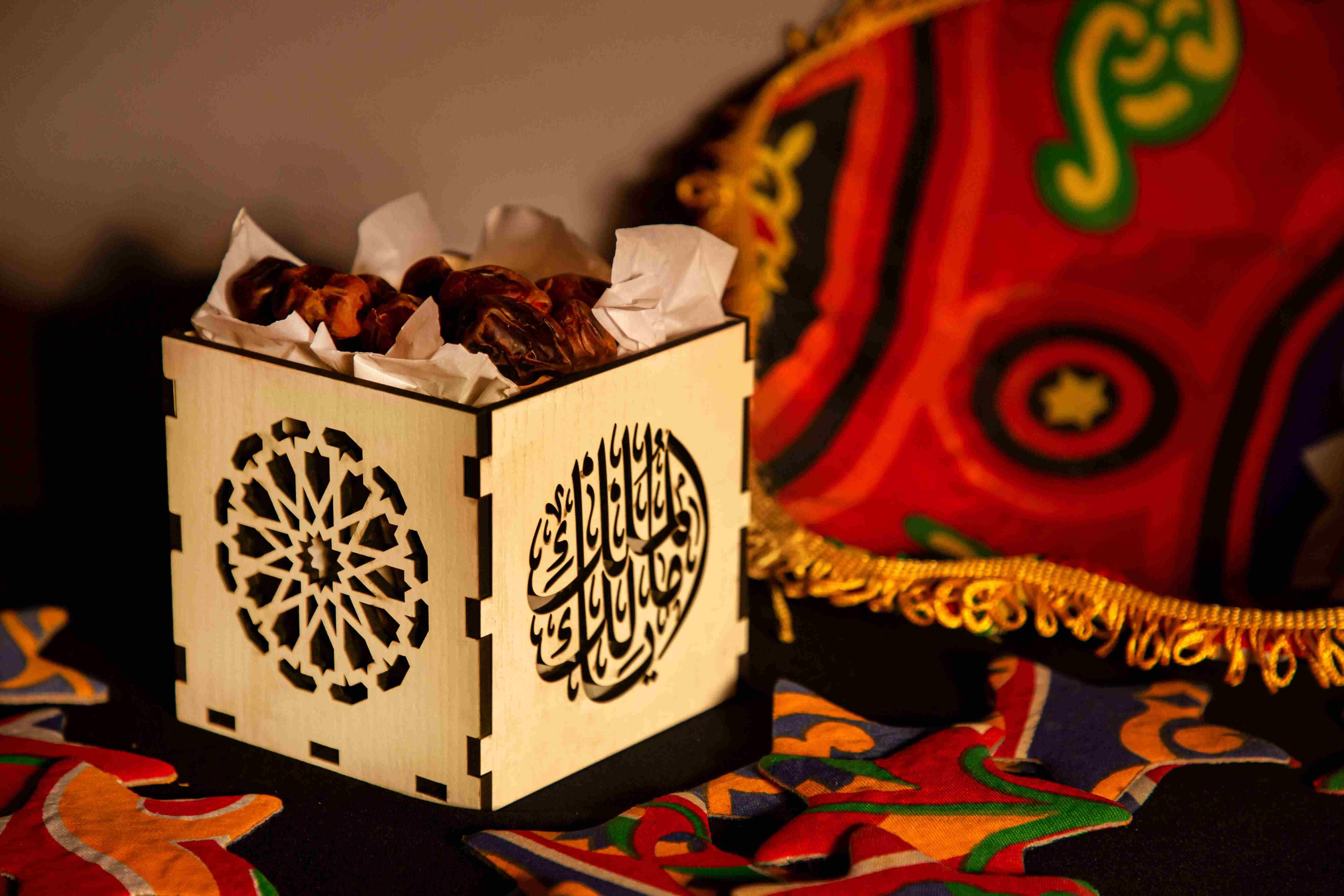 Decorative Centerpiece يامالك الملك 0