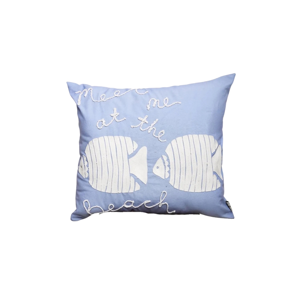 وسادة لاقيني على الشاطئ 0