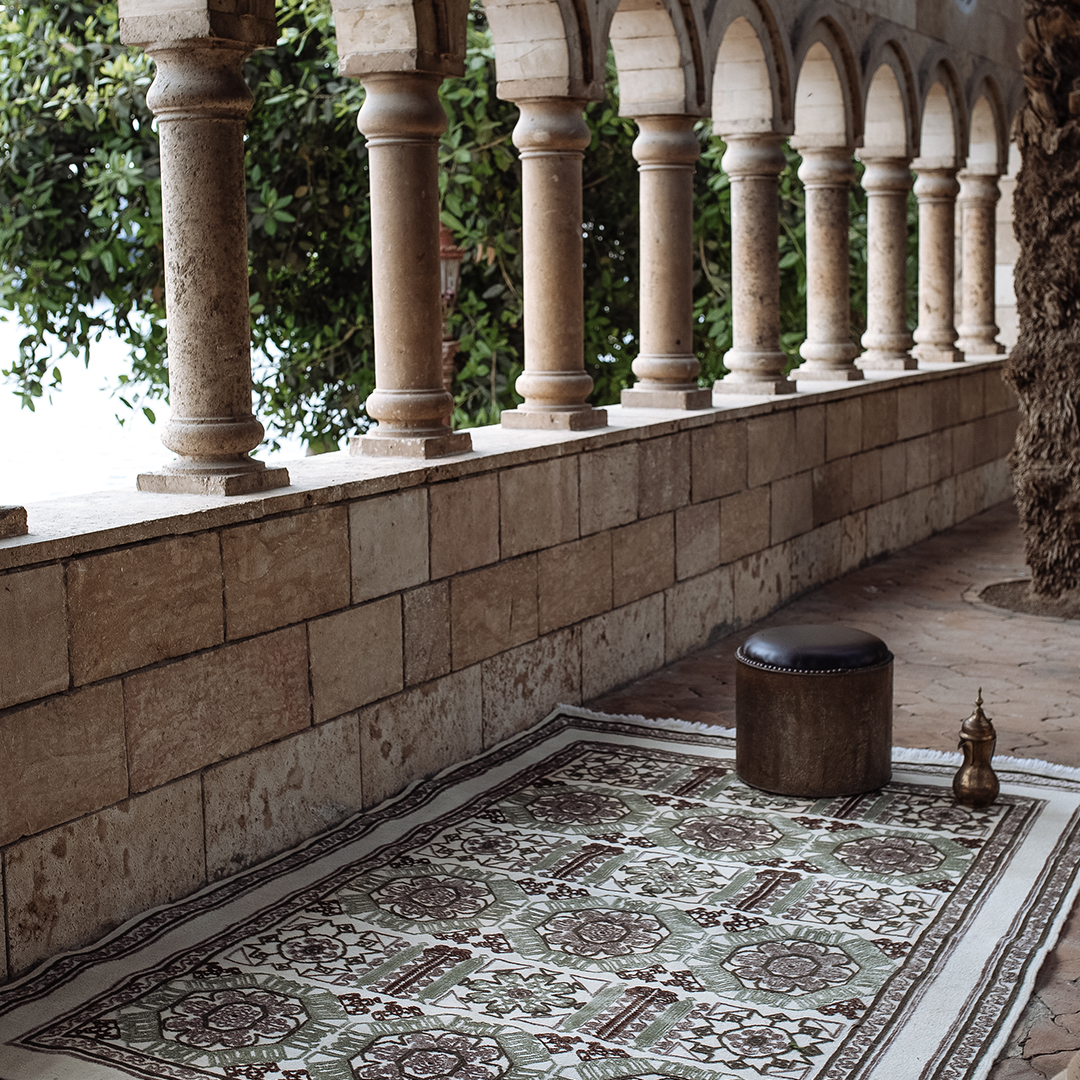 Palmette Hand-knotted Carpet 1