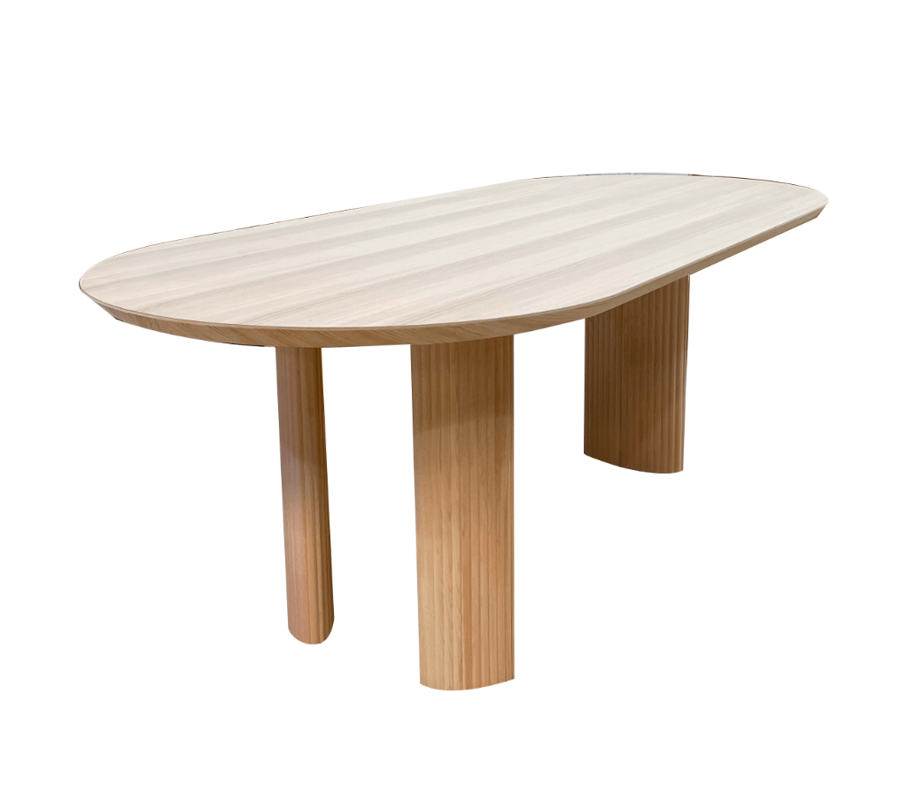 Pier Oval Dining Table With Fluted Legs 0
